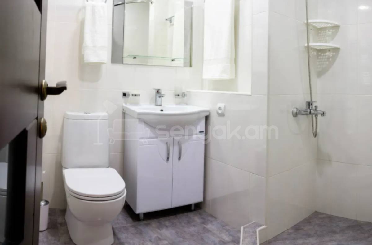 3 Սենյականոց Բնակարան Քարե Շենքում, 60քմ, 3/4 հարկ, Կապիտալ Վերանորոգված, Կահավորված, Արևկող