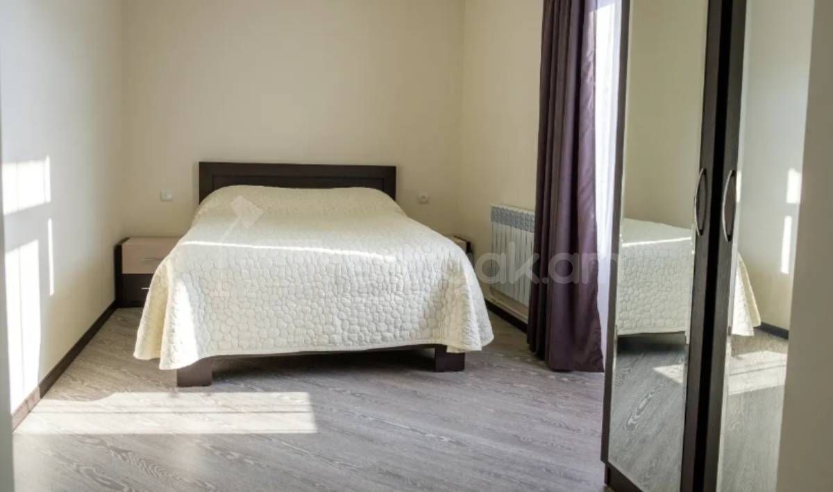3 Սենյականոց Բնակարան Քարե Շենքում, 60քմ, 3/4 հարկ, Կապիտալ Վերանորոգված, Կահավորված, Արևկող