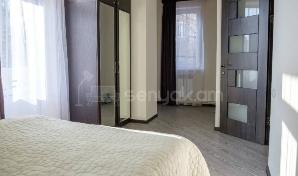 3 Սենյականոց Բնակարան Քարե Շենքում, 60քմ, 3/4 հարկ, Կապիտալ Վերանորոգված, Կահավորված, Արևկող