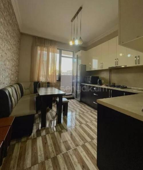 3 Սենյականոց Բնակարան Քարե Շենքում, 100քմ, 5/5 հարկ, Կապիտալ Վերանորոգված, Կահավորված