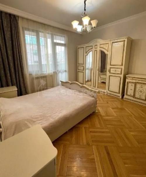3 Սենյականոց Բնակարան Քարե Շենքում, 100քմ, 5/5 հարկ, Կապիտալ Վերանորոգված, Կահավորված