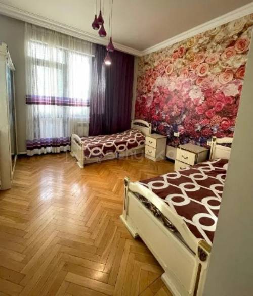 3 Սենյականոց Բնակարան Քարե Շենքում, 100քմ, 5/5 հարկ, Կապիտալ Վերանորոգված, Կահավորված