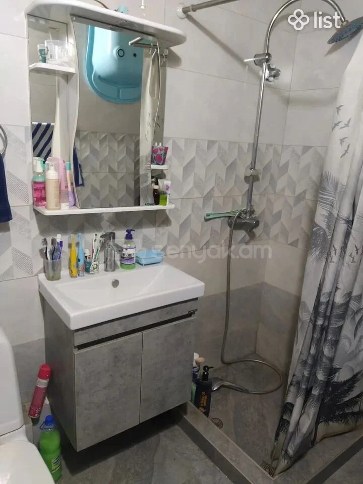 2 Սենյականոց Բնակարան Քարե Շենքում, 56քմ, 5/5 հարկ, Նորմալ Վիճակում