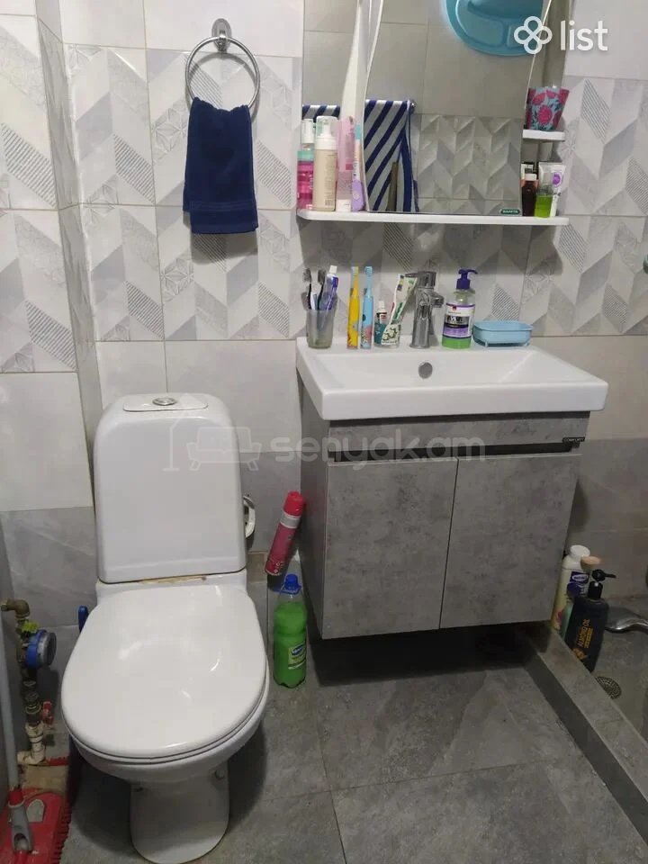 2 Սենյականոց Բնակարան Քարե Շենքում, 56քմ, 5/5 հարկ, Նորմալ Վիճակում