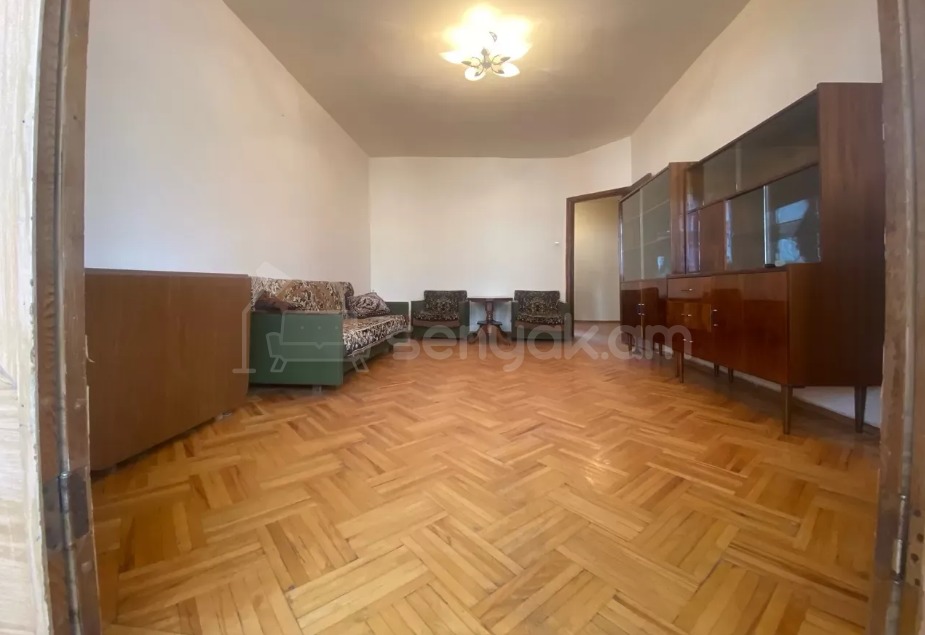 3 Սենյականոց Բնակարան Քարե Շենքում, 77քմ, 4/5 հարկ, Նորմալ Վիճակում