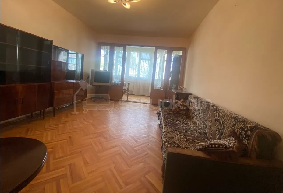 3 Սենյականոց Բնակարան Քարե Շենքում, 77քմ, 4/5 հարկ, Նորմալ Վիճակում