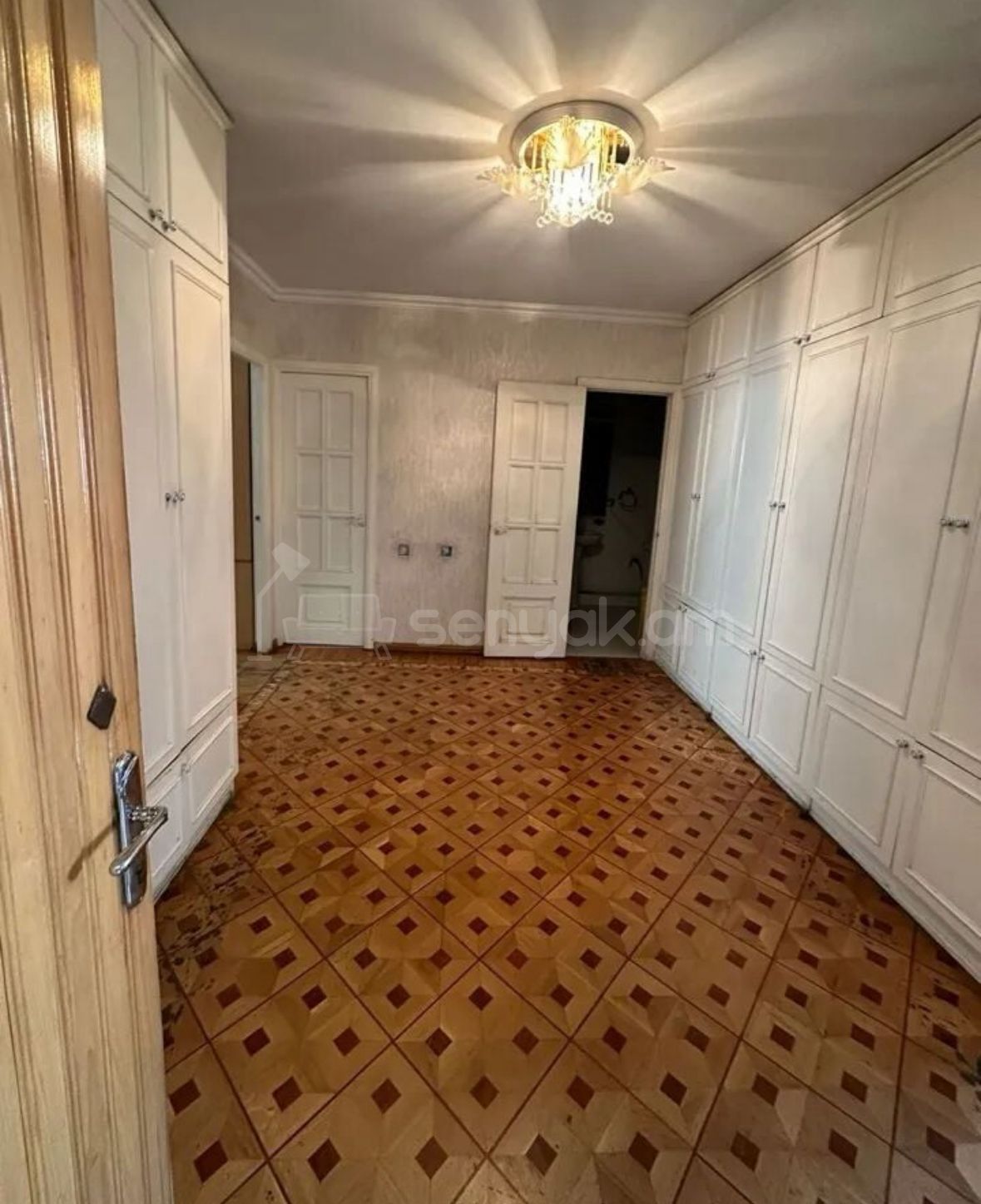 3 Սենյականոց Բնակարան Քարե Շենքում, 103քմ, 4/5 հարկ, Կոսմետիկ Վերանորոգված, Կահավորված, Արևկող