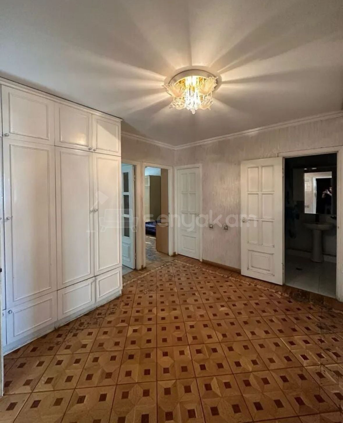 3 Սենյականոց Բնակարան Քարե Շենքում, 103քմ, 4/5 հարկ, Կոսմետիկ Վերանորոգված, Կահավորված, Արևկող