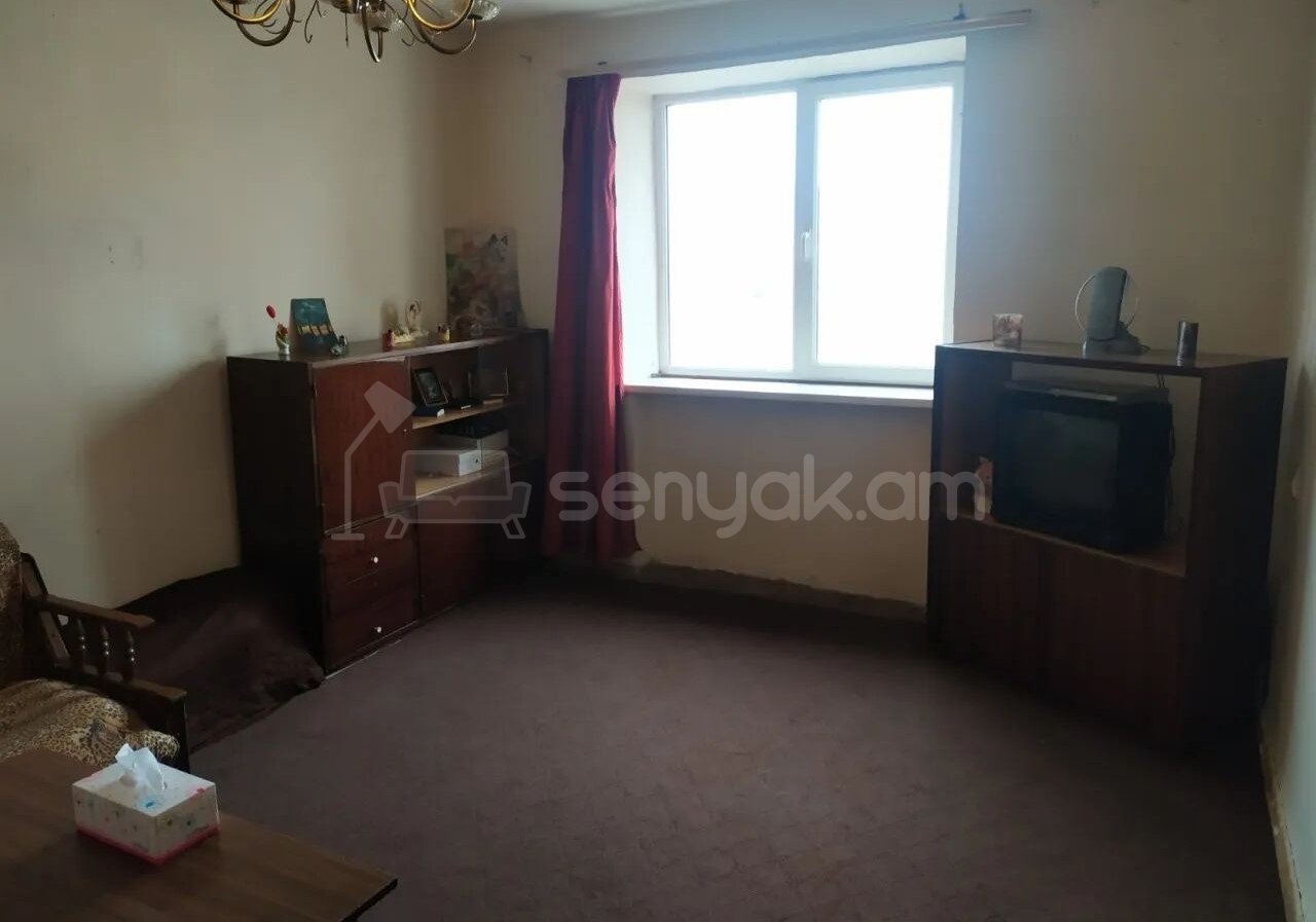 1 Սենյականոց Բնակարան Քարե Շենքում, 36քմ, 4/5 հարկ, Պետական Վիճակում