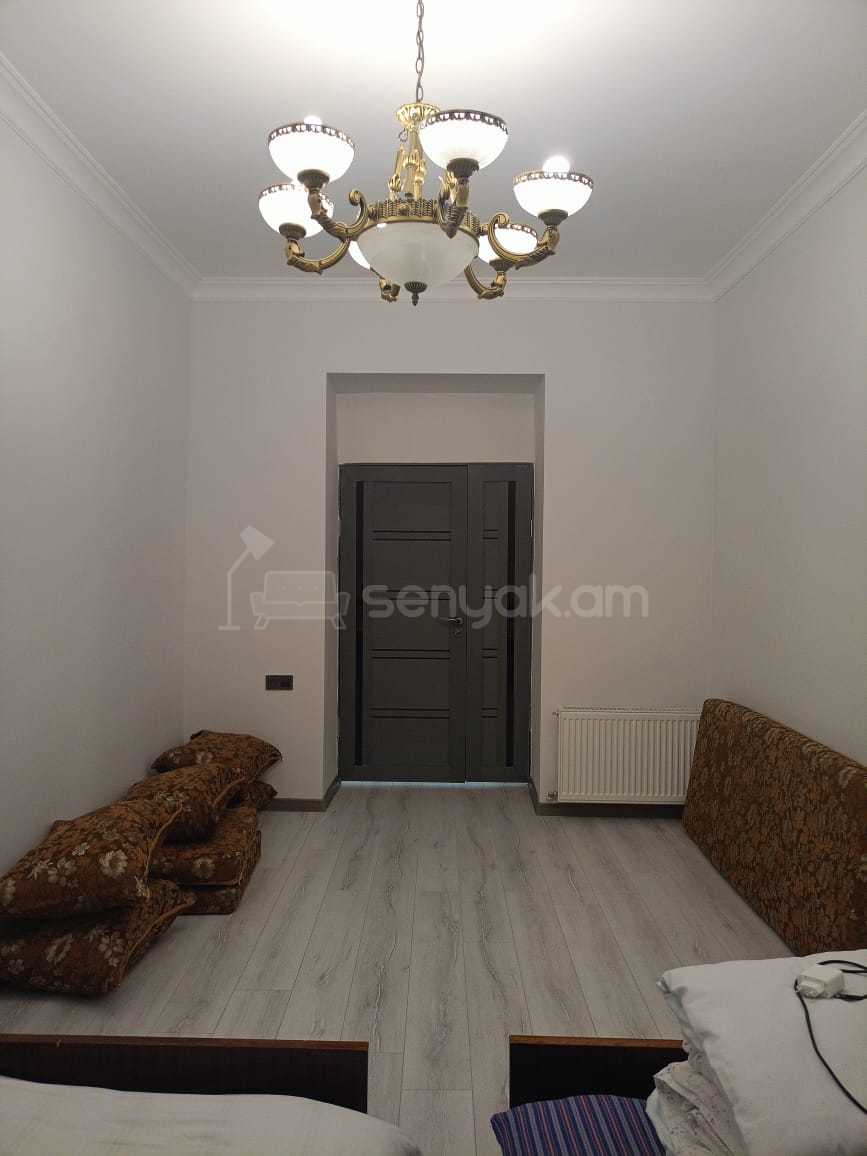 2 Սենյականոց Բնակարան Քարե Շենքում, 56քմ, 1/4 հարկ, Կապիտալ Վերանորոգված, Կահավորված, Արևկող
