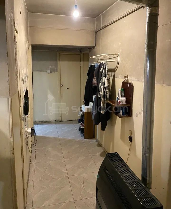3 Սենյականոց Բնակարան Քարե Շենքում, 83քմ, 2/5 հարկ, Պետական Վիճակում