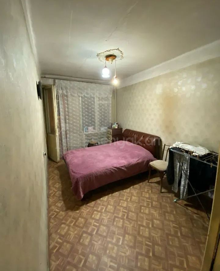 3 Սենյականոց Բնակարան Քարե Շենքում, 83քմ, 2/5 հարկ, Պետական Վիճակում
