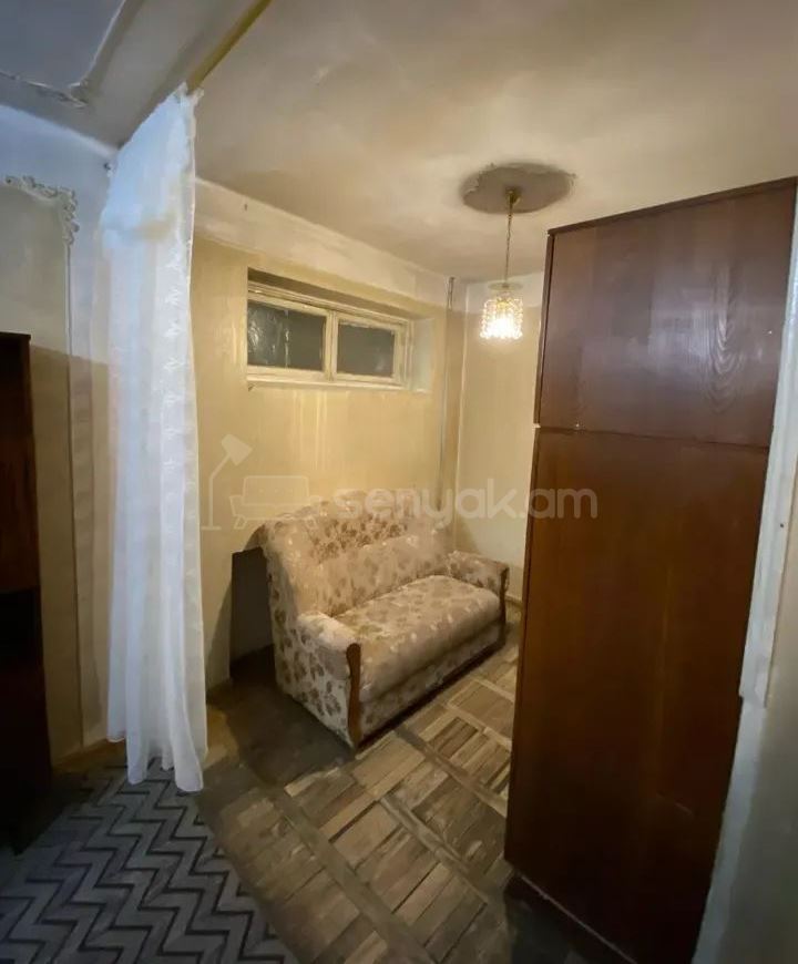 3 Սենյականոց Բնակարան Քարե Շենքում, 83քմ, 2/5 հարկ, Պետական Վիճակում