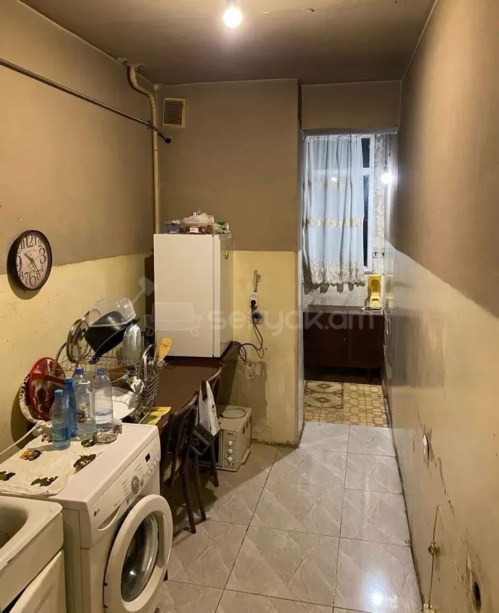 3 Սենյականոց Բնակարան Քարե Շենքում, 83քմ, 2/5 հարկ, Պետական Վիճակում