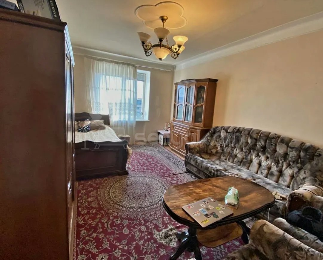 1 Սենյականոց Բնակարան Քարե Շենքում, 40քմ, 3/5 հարկ, Նորմալ Վիճակում, Կահավորված