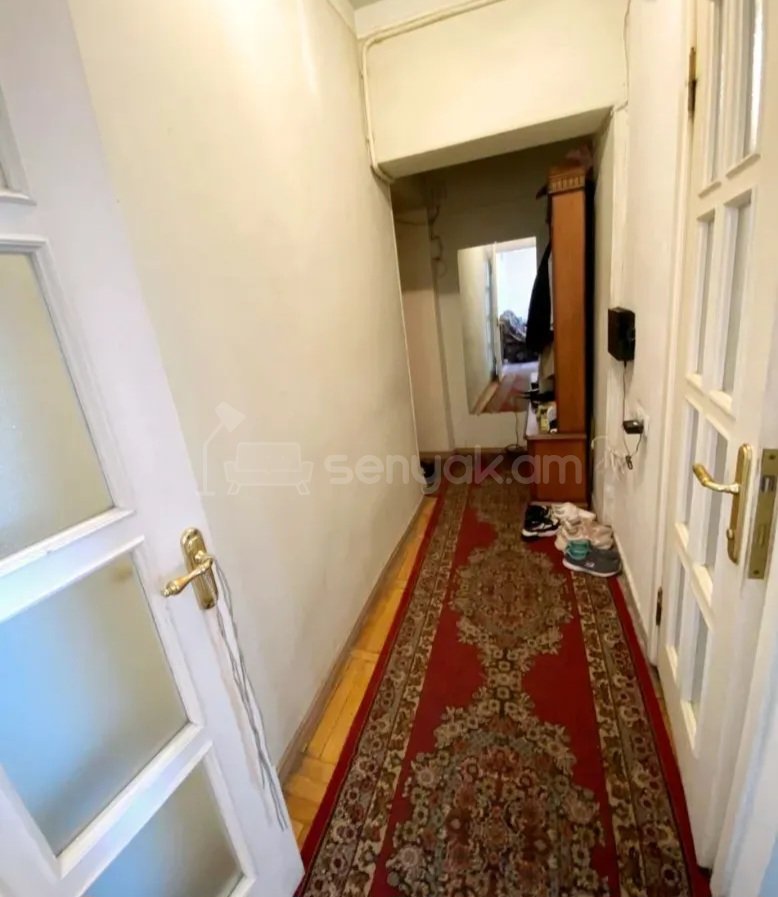 1 Սենյականոց Բնակարան Քարե Շենքում, 40քմ, 3/5 հարկ, Նորմալ Վիճակում, Կահավորված