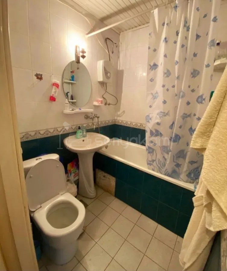 1 Սենյականոց Բնակարան Քարե Շենքում, 40քմ, 3/5 հարկ, Նորմալ Վիճակում, Կահավորված