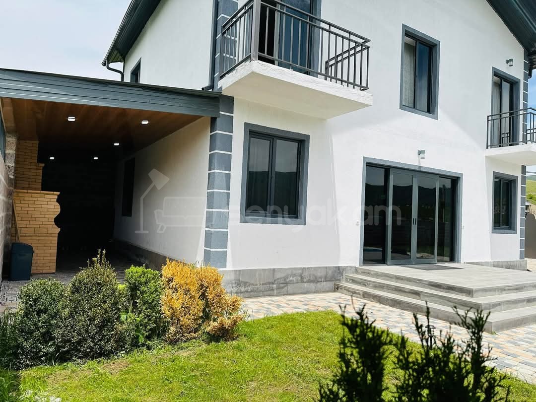 4 Սենյականոց Շքեղ Առանձնատուն, 200քմ, Լողավազանով