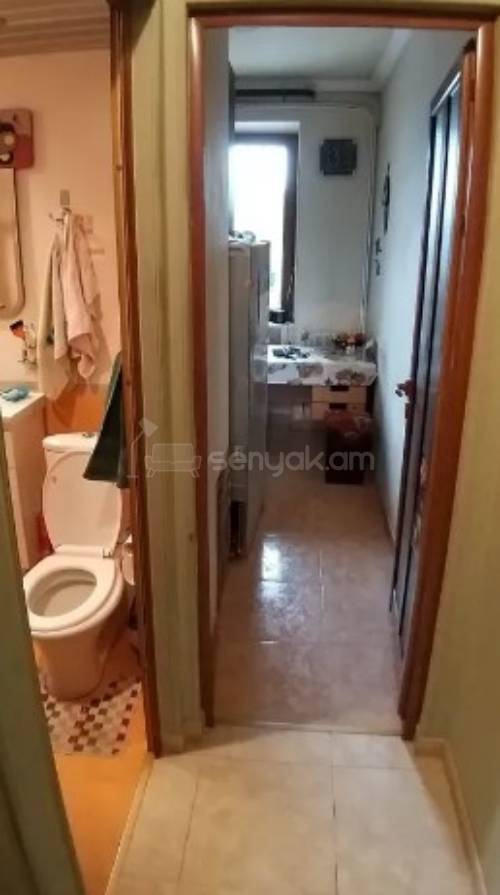 3 Սենյականոց Բնակարան Քարե Շենքում, 78քմ, 2/5 հարկ, Կապիտալ Վերանորոգված