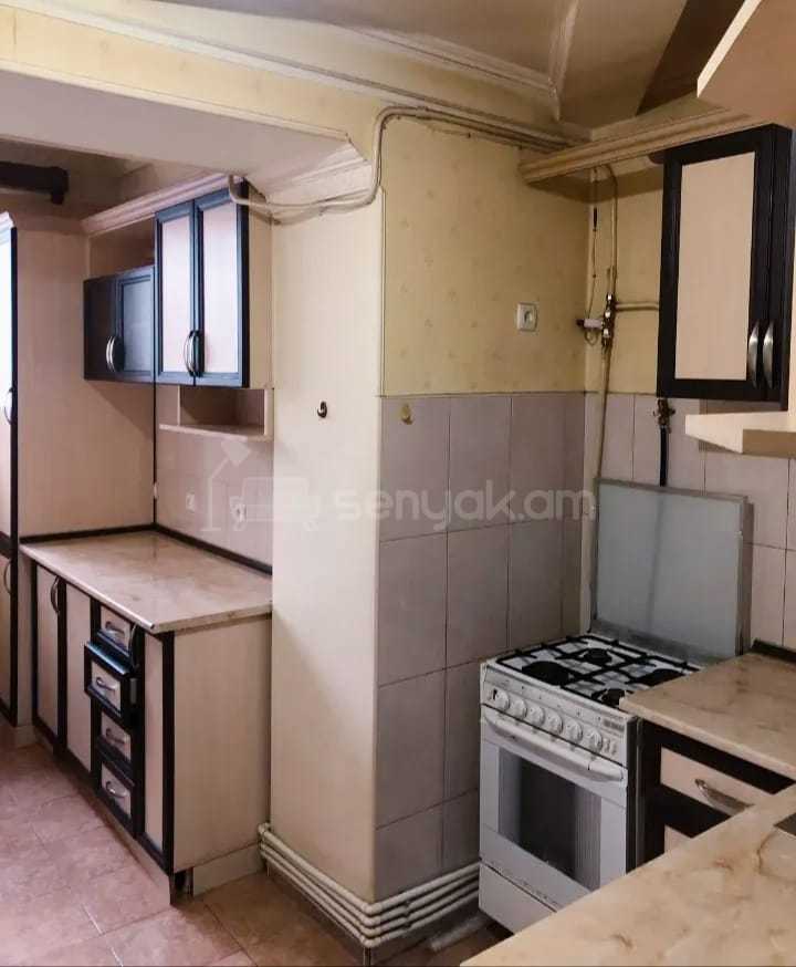 3 Սենյականոց Բնակարան Քարե Շենքում, 54քմ, 1/5 հարկ, Նորմալ Վիճակում, Կահավորված