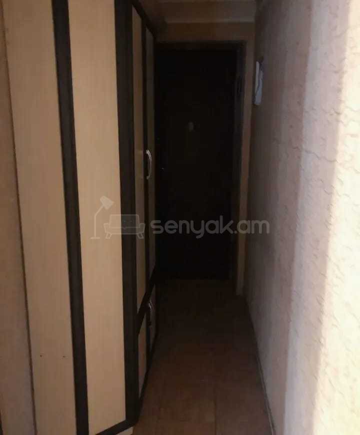 3 Սենյականոց Բնակարան Քարե Շենքում, 54քմ, 1/5 հարկ, Նորմալ Վիճակում, Կահավորված