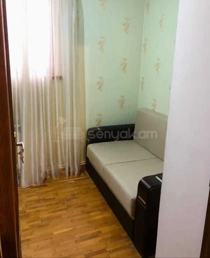 3 Սենյականոց Բնակարան Քարե Շենքում, 54քմ, 1/5 հարկ, Նորմալ Վիճակում, Կահավորված