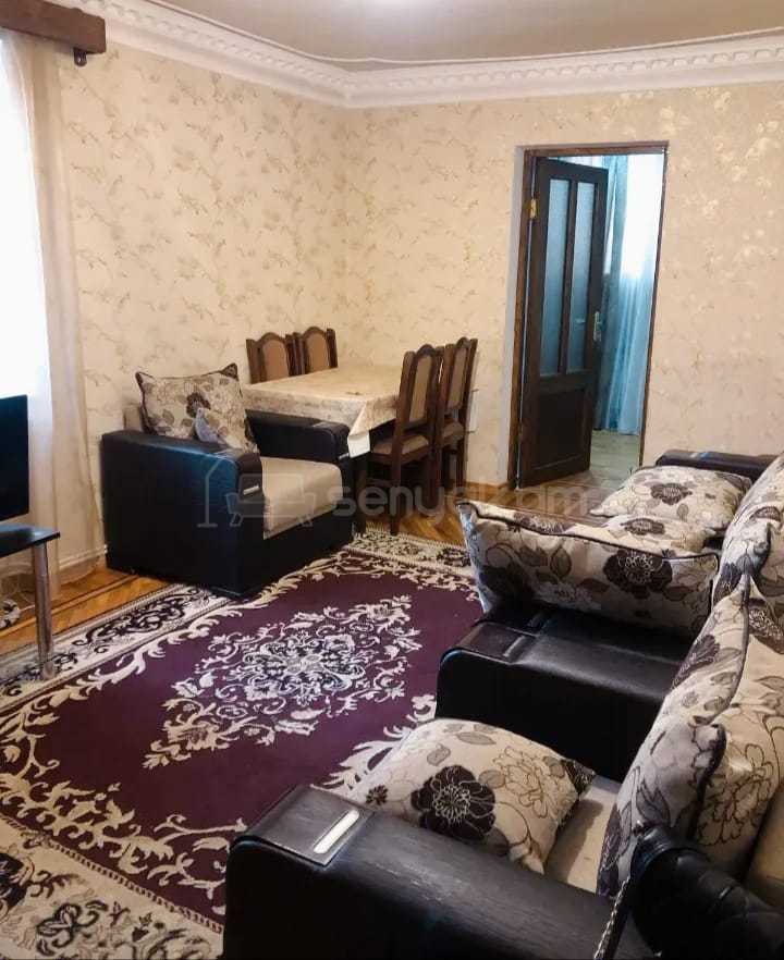 3 Սենյականոց Բնակարան Քարե Շենքում, 54քմ, 1/5 հարկ, Նորմալ Վիճակում, Կահավորված