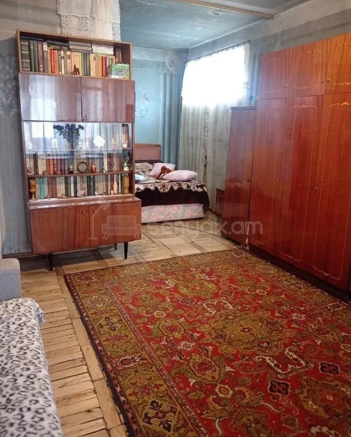 1 Սենյականոց Բնակարան Քարե Շենքում, 48քմ, 5/5 հարկ, Պետական Վիճակում