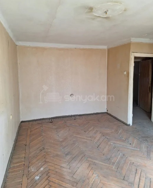 1 Սենյականոց Բնակարան Քարե Շենքում, 35քմ, 1/4 հարկ, Պետական Վիճակում