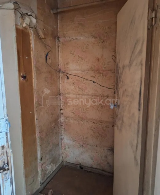1 Սենյականոց Բնակարան Քարե Շենքում, 35քմ, 1/4 հարկ, Պետական Վիճակում