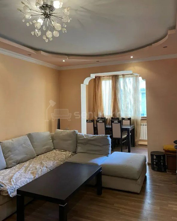 3 Սենյականոց Բնակարան Քարե Շենքում, 81քմ, 2/10 հարկ, Կապիտալ Վերանորոգված, Կահավորված, Արևկող