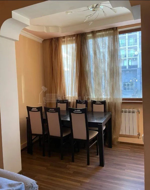 3 Սենյականոց Բնակարան Քարե Շենքում, 81քմ, 2/10 հարկ, Կապիտալ Վերանորոգված, Կահավորված, Արևկող
