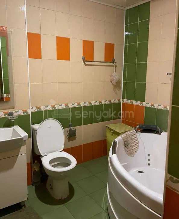 3 Սենյականոց Բնակարան Քարե Շենքում, 81քմ, 2/10 հարկ, Կապիտալ Վերանորոգված, Կահավորված, Արևկող