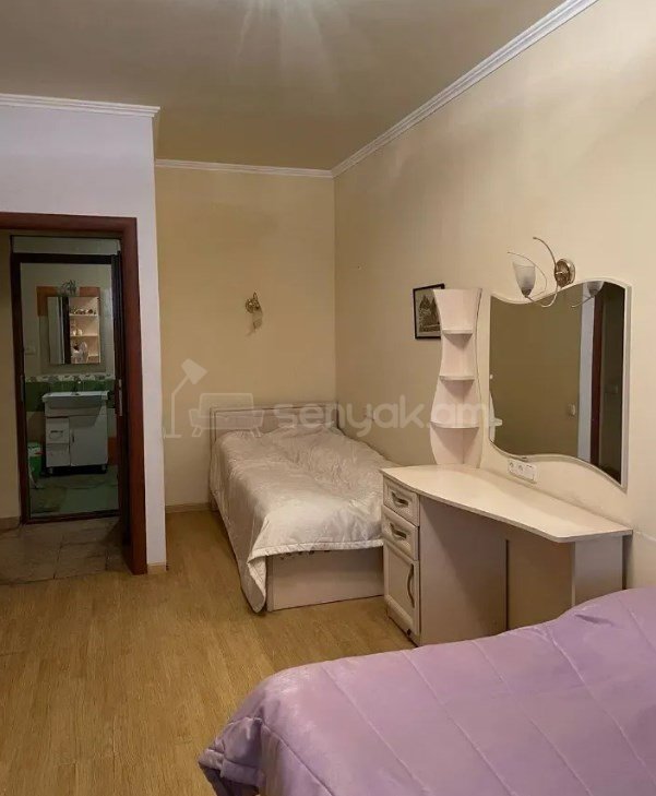 3 Սենյականոց Բնակարան Քարե Շենքում, 81քմ, 2/10 հարկ, Կապիտալ Վերանորոգված, Կահավորված, Արևկող