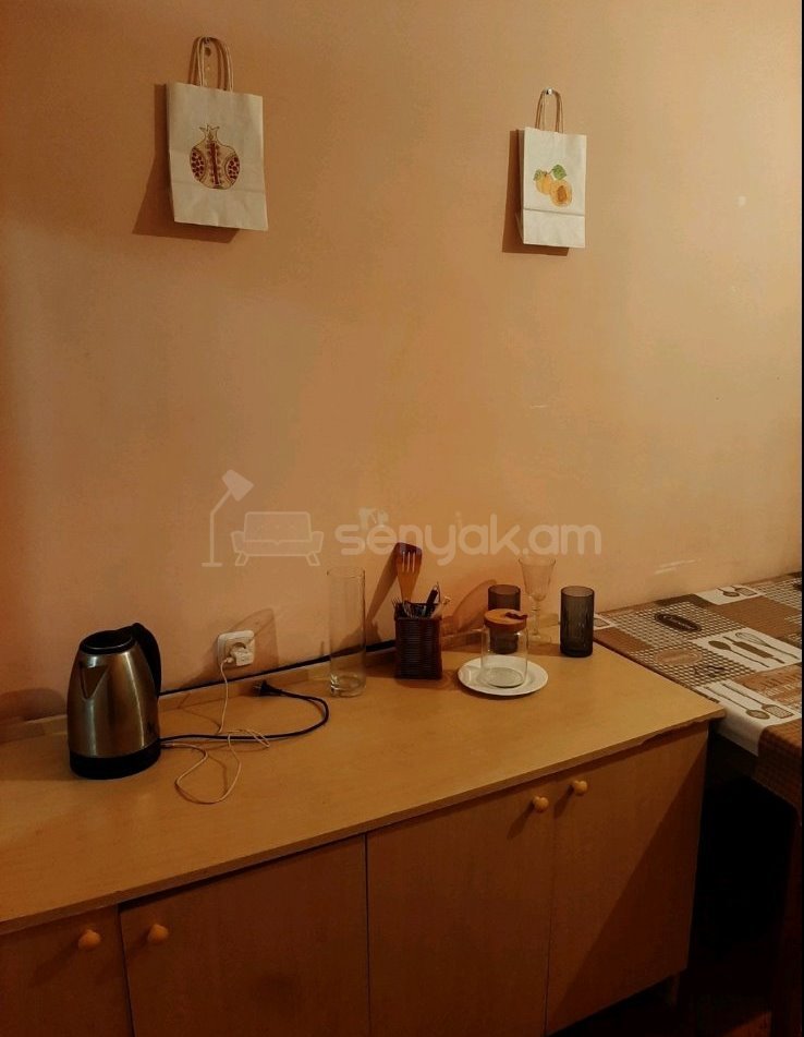 2 Սենյականոց Բնակարան Քարե Շենքում, 55քմ, 6/7 հարկ, Նորմալ Վիճակում