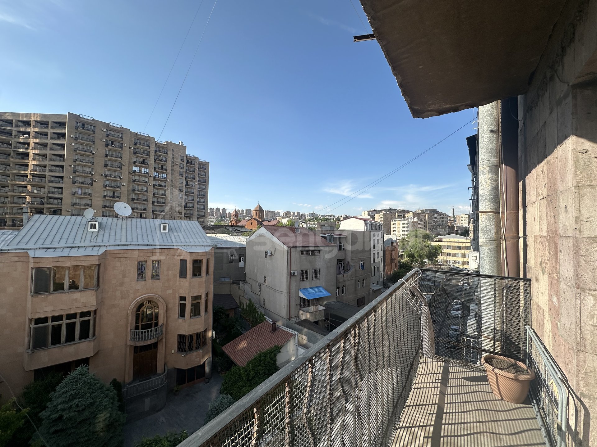 3 Սենյականոց Բնակարան Քարե Շենքում, 92քմ, 6/8 հարկ, Կապիտալ Վերանորոգված