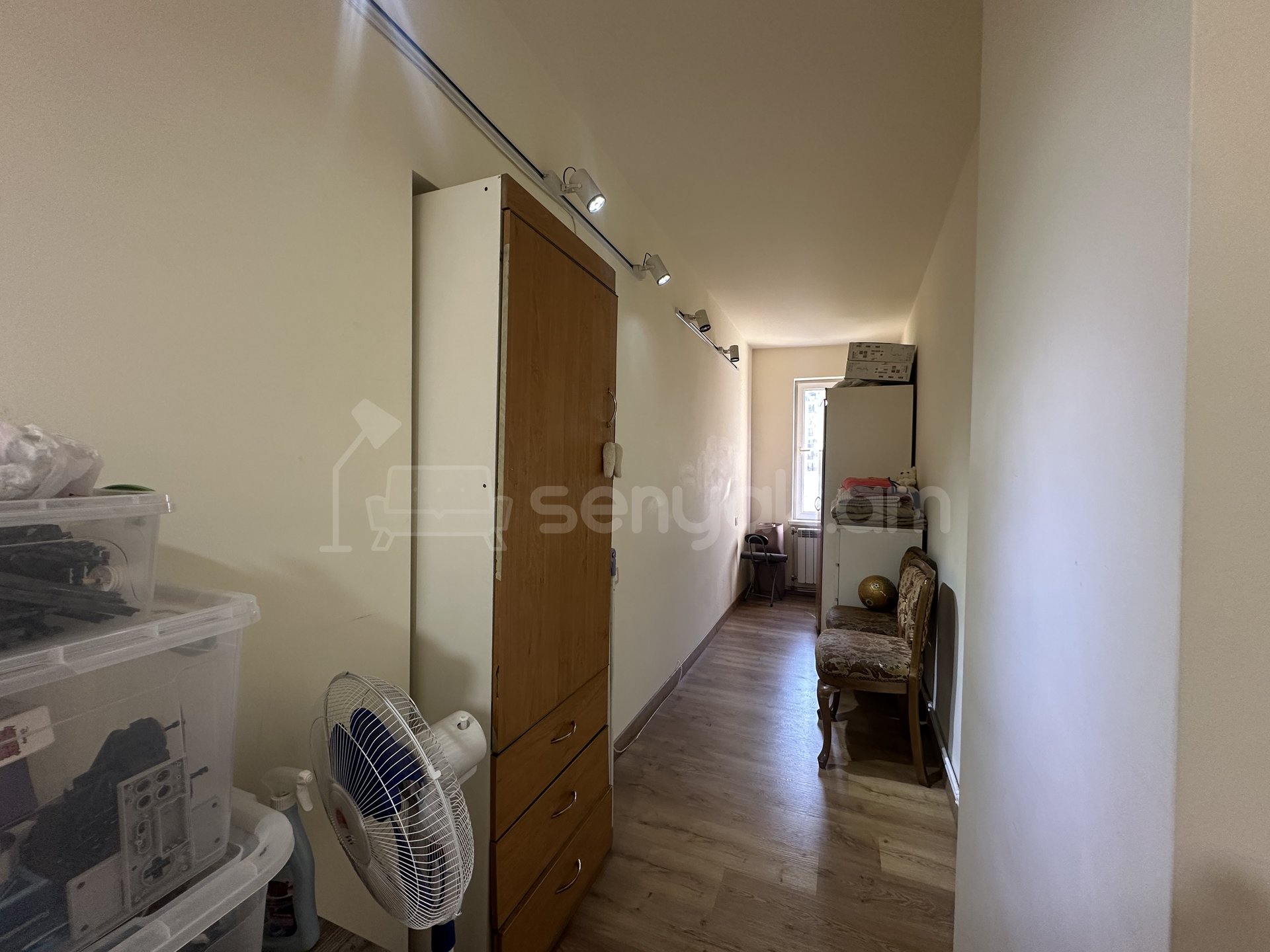 3 Սենյականոց Բնակարան Քարե Շենքում, 92քմ, 6/8 հարկ, Կապիտալ Վերանորոգված