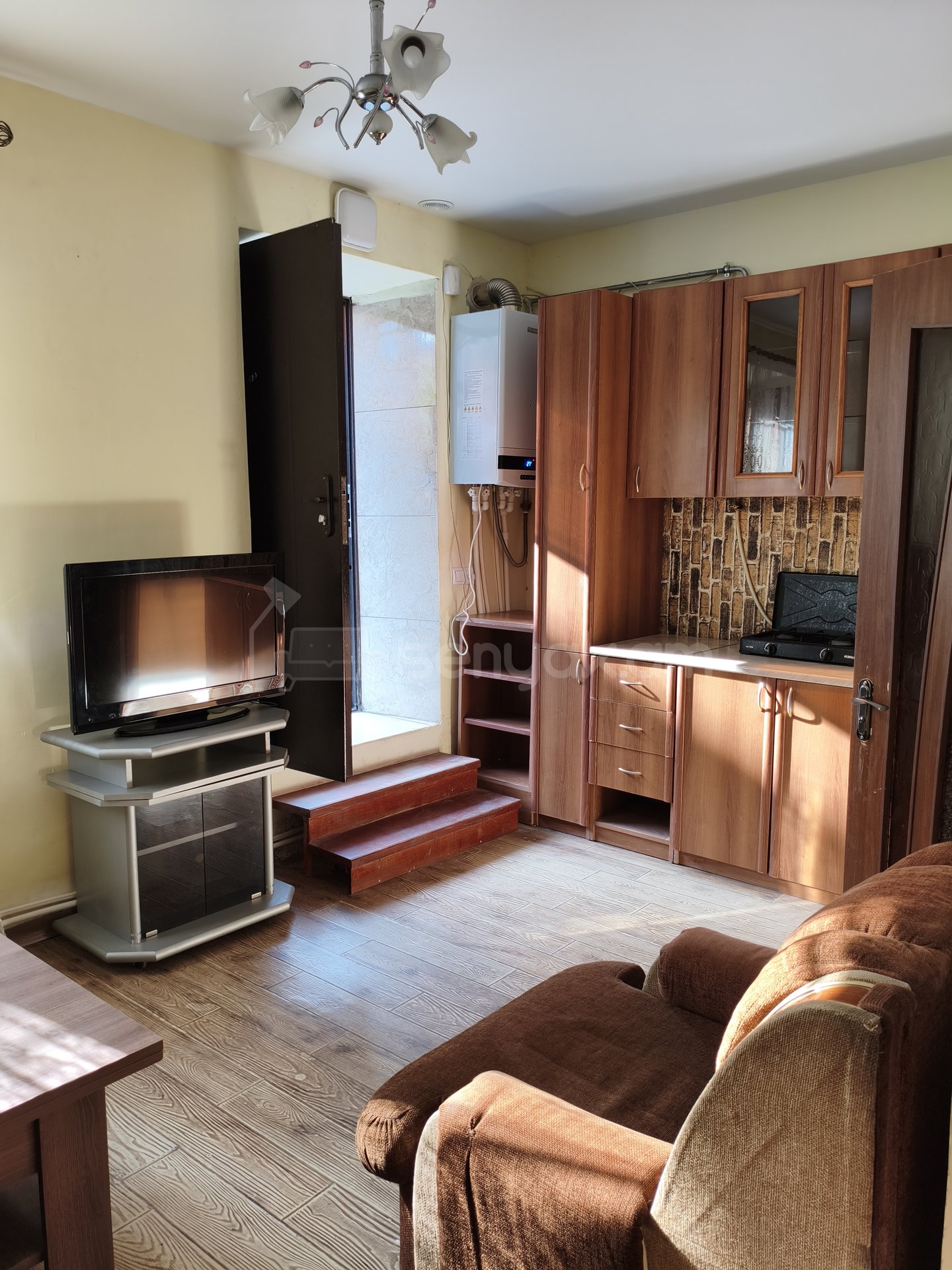 3 Սենյականոց Բնակարան Քարե Շենքում, 63քմ, 1/1 հարկ, Նորմալ Վիճակում, Կահավորված, Արևկող