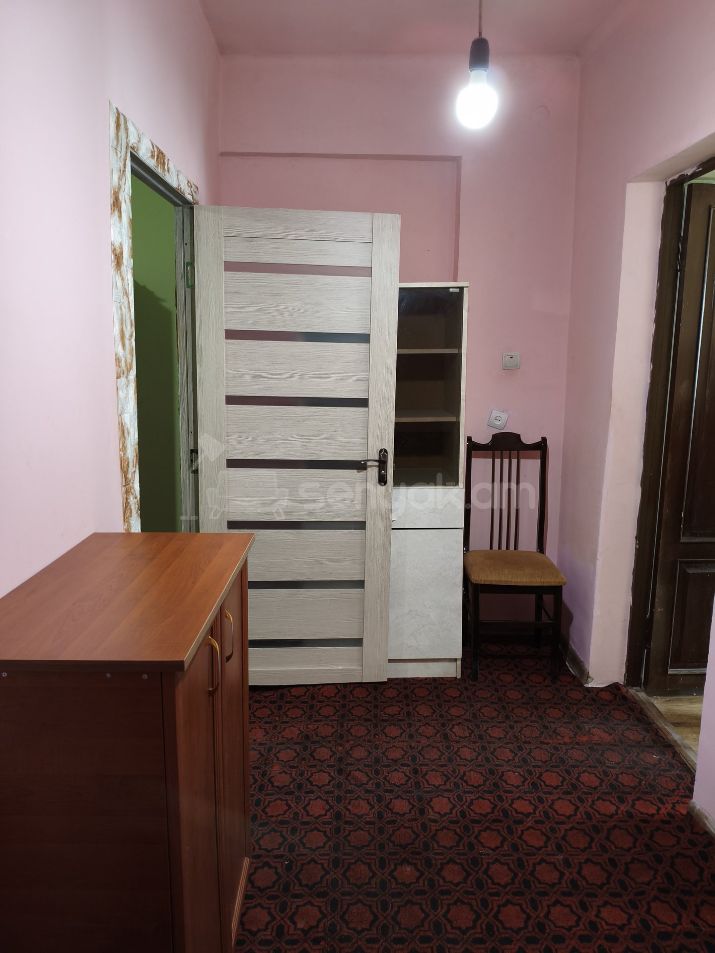 3 Սենյականոց Բնակարան Քարե Շենքում, 63քմ, 1/1 հարկ, Նորմալ Վիճակում, Կահավորված, Արևկող