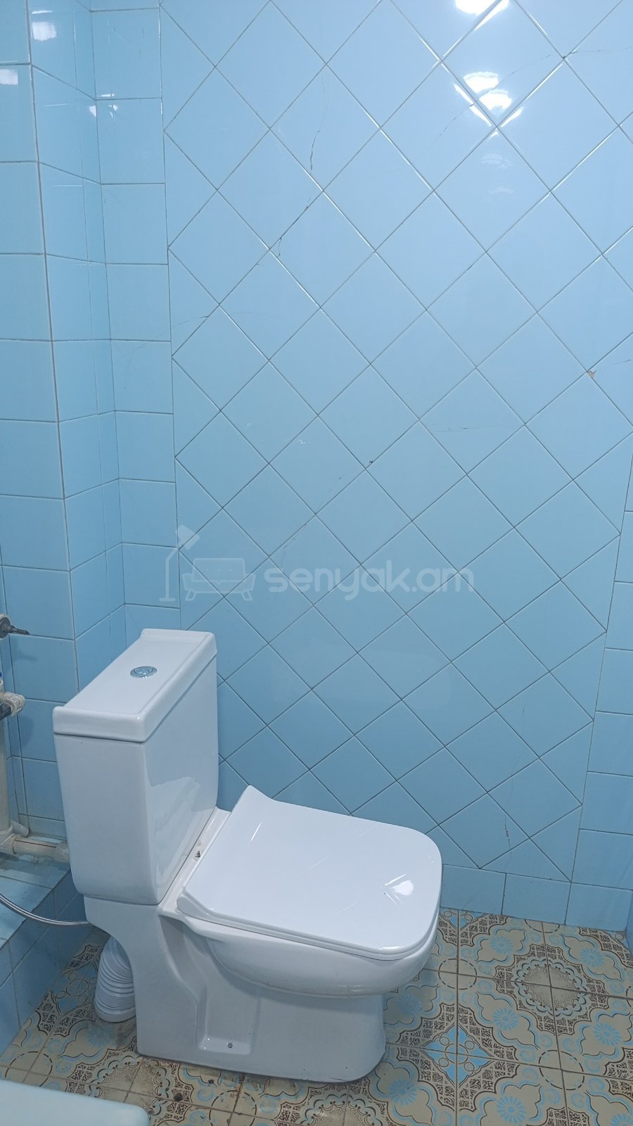 1 Սենյականոց Բնակարան Քարե Շենքում, 45քմ, 3/5 հարկ, Նորմալ Վիճակում, Կահավորված, Արևկող