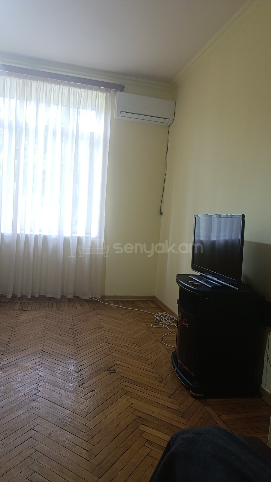 1 Սենյականոց Բնակարան Քարե Շենքում, 45քմ, 3/5 հարկ, Նորմալ Վիճակում, Կահավորված, Արևկող