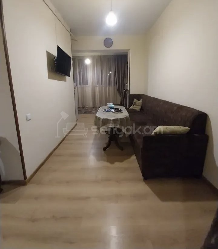 2 Սենյականոց Բնակարան Քարե Շենքում, 42քմ, 5/9 հարկ, Կապիտալ Վերանորոգված, Կահավորված, Արևկող