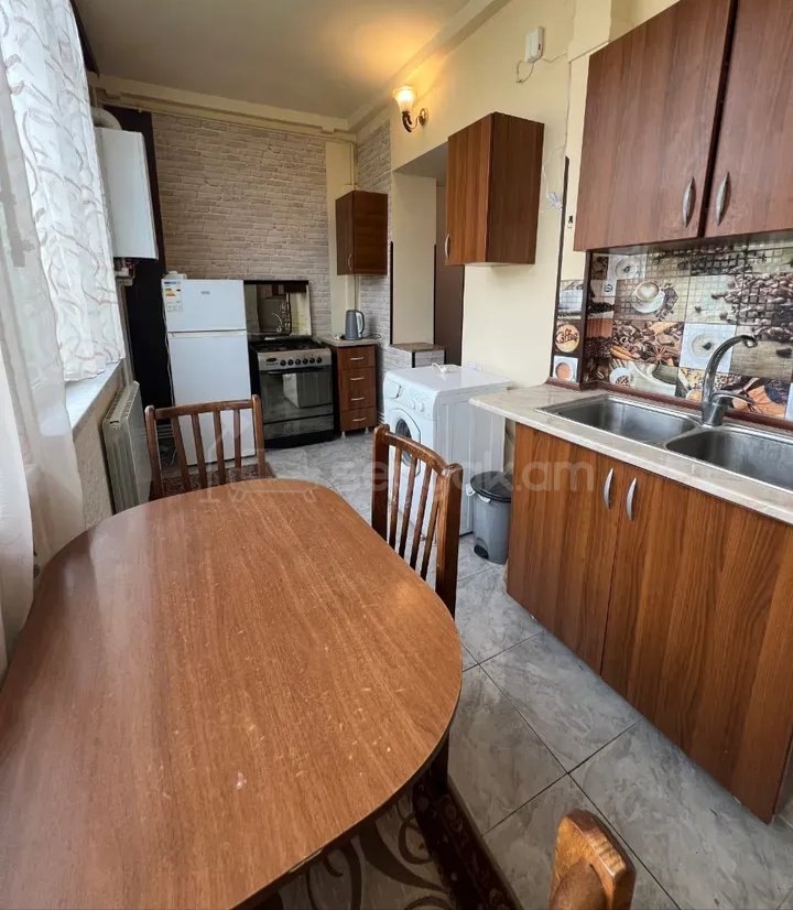 2 Սենյականոց Բնակարան Քարե Շենքում, 56քմ, 9/9 հարկ, Կապիտալ Վերանորոգված, Կահավորված