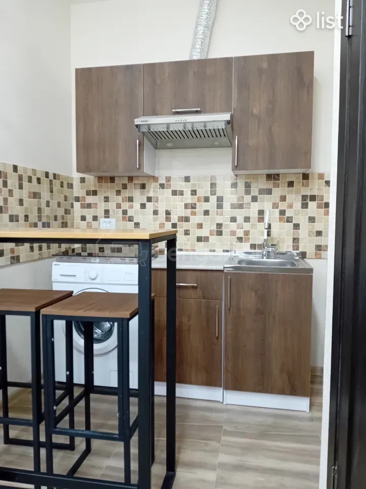 2 Սենյականոց Բնակարան Քարե Շենքում, 42քմ, 2/2 հարկ, Նորմալ Վիճակում, Կահավորված