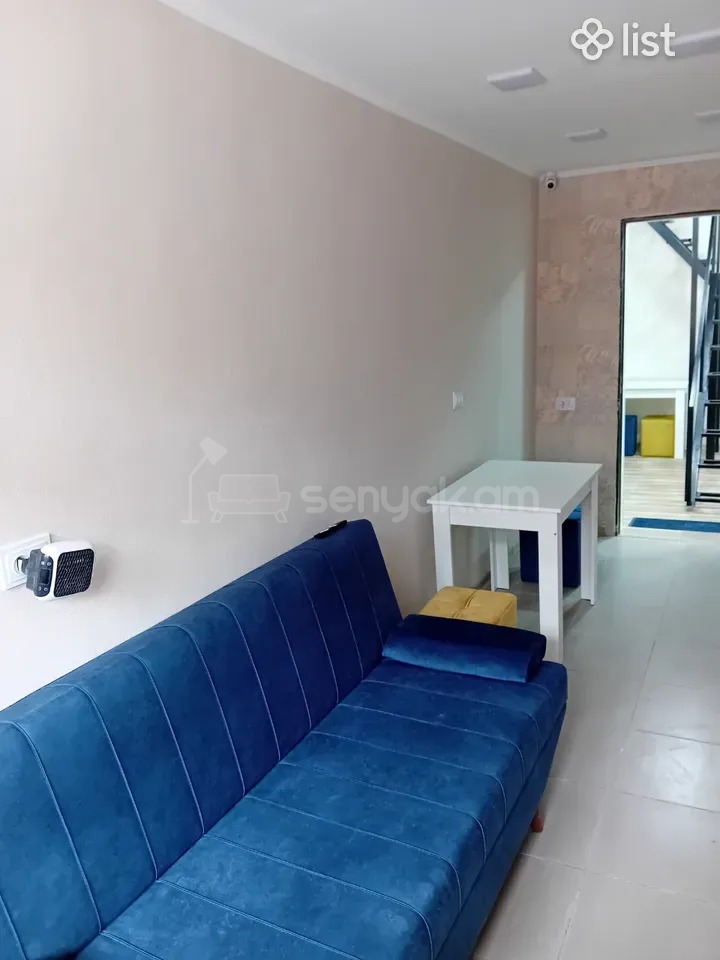 2 Սենյականոց Բնակարան Քարե Շենքում, 42քմ, 2/2 հարկ, Նորմալ Վիճակում, Կահավորված