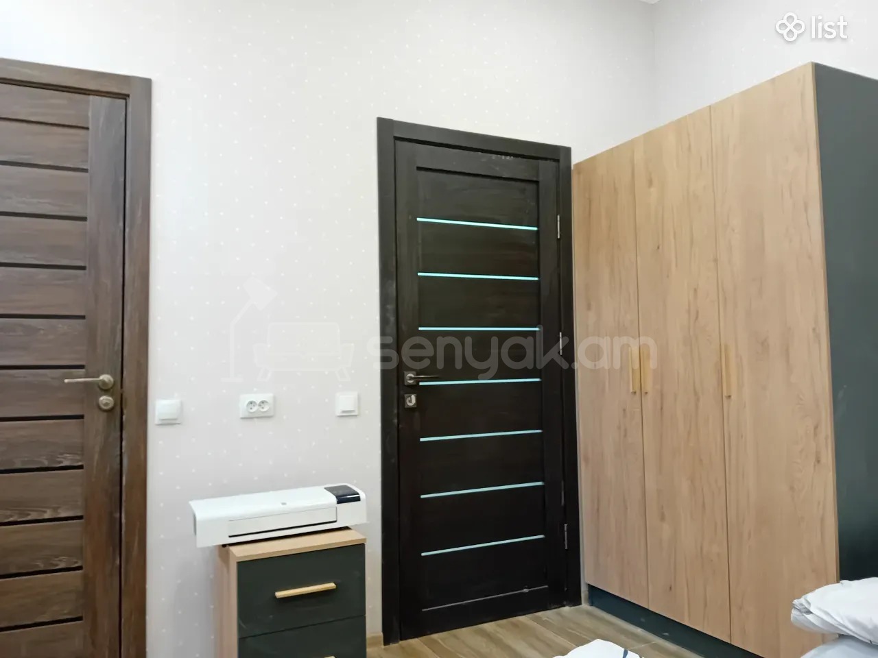 2 Սենյականոց Բնակարան Քարե Շենքում, 42քմ, 2/2 հարկ, Նորմալ Վիճակում, Կահավորված