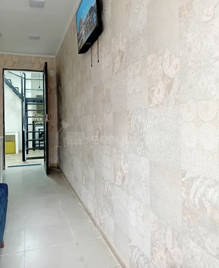 2 Սենյականոց Բնակարան Քարե Շենքում, 42քմ, 2/2 հարկ, Նորմալ Վիճակում, Կահավորված