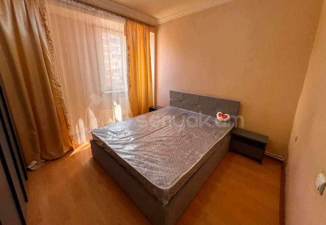 4 Սենյականոց Բնակարան, 90քմ, 4/9 հարկ, Նորմալ Վիճակում, Կահավորված, Արևկող
