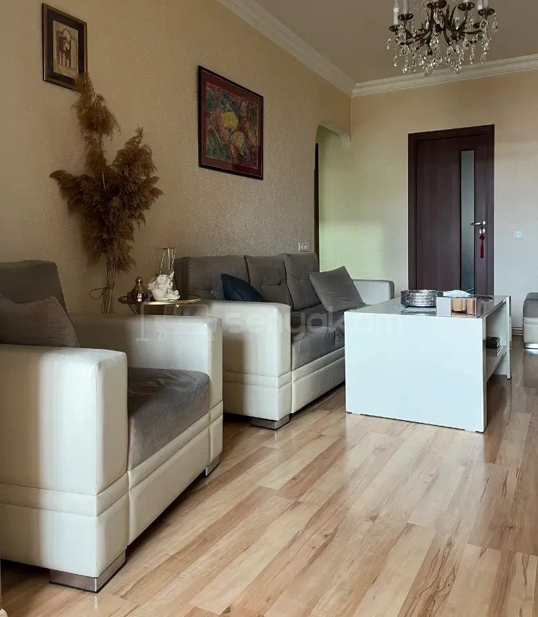 3 Սենյականոց Բնակարան Քարե Շենքում, 73քմ, 2/4 հարկ, Կապիտալ Վերանորոգված