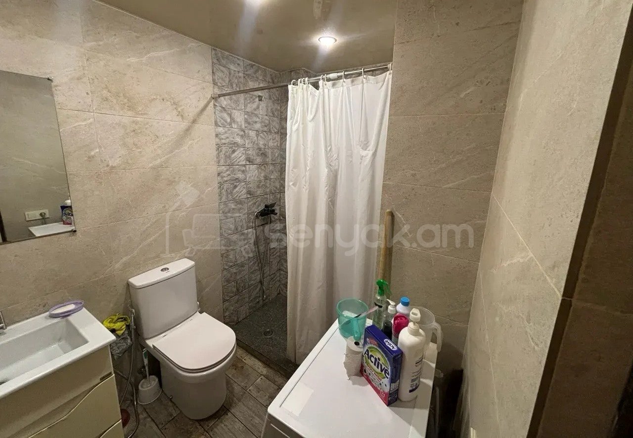 3 Սենյականոց Բնակարան Քարե Շենքում, 78քմ, 7/8 հարկ, Կապիտալ Վերանորոգված